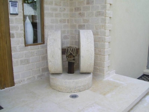 אבני ריחיים כפריט עיצוב