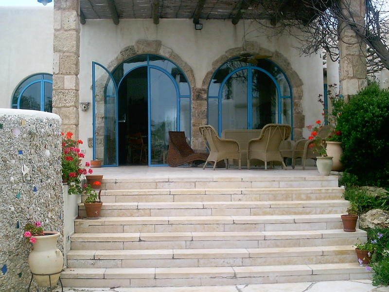 מדרגות אבן לבית